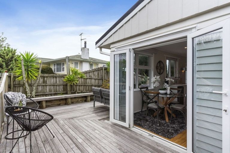 Photo of property in 1/3 Kennedy Avenue, Forrest Hill, Auckland, 0620