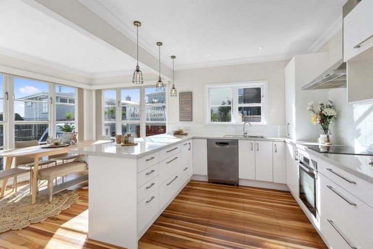 Photo of property in 8a Bay Drive, Titahi Bay, Porirua, 5022