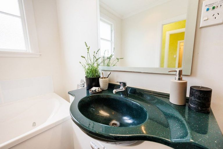 Photo of property in 7 Hobson Place, Takaro, Palmerston North, 4412