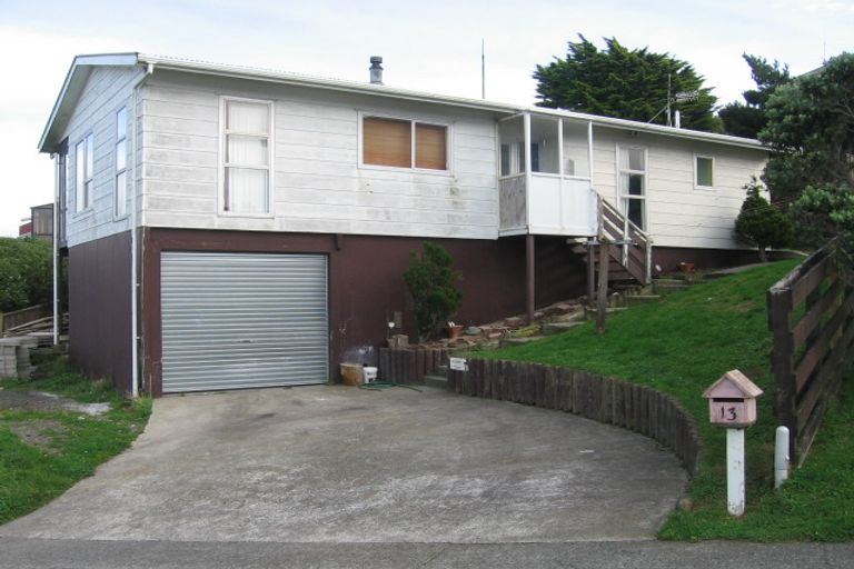 Photo of property in 13 Sunhaven Drive, Newlands, Wellington, 6037