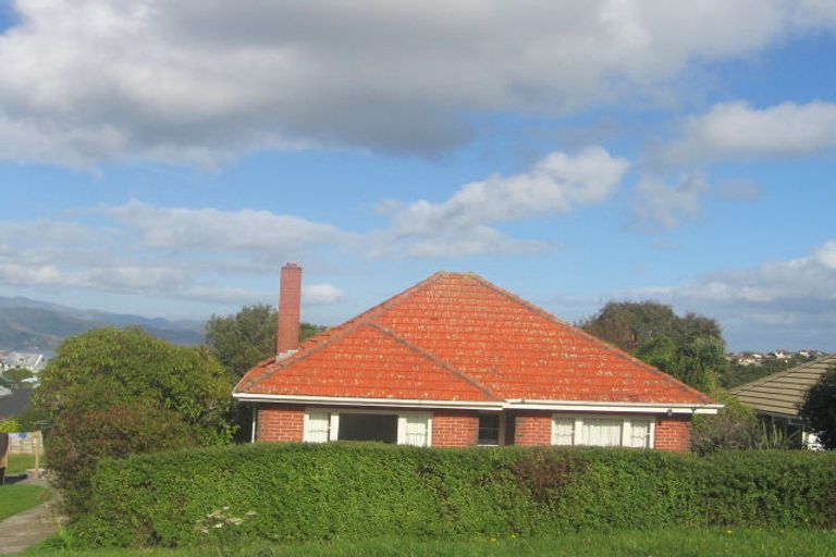 Photo of property in 63 Poto Road, Normandale, Lower Hutt, 5010