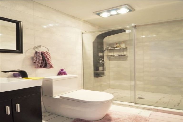 Photo of property in 14 San Casello Rise, Henderson, Auckland, 0612