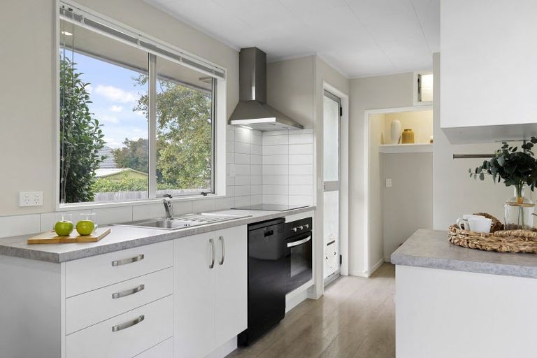 Photo of property in 82 Gilberthorpes Road, Hei Hei, Christchurch, 8042