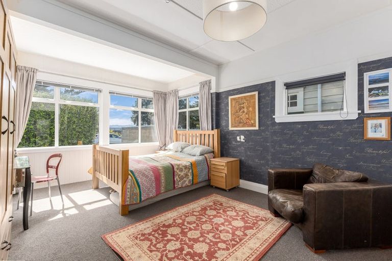 Photo of property in 75 Marine Parade, Eastbourne, Lower Hutt, 5013