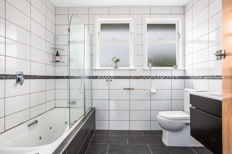 Photo of property in 21 Desert Gold Street, Ascot Park, Porirua, 5024