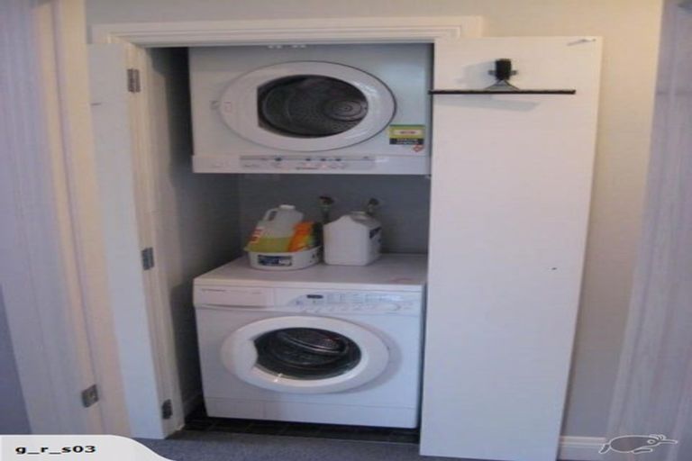 Photo of property in 30 Sutherland Crescent, Melrose, Wellington, 6023