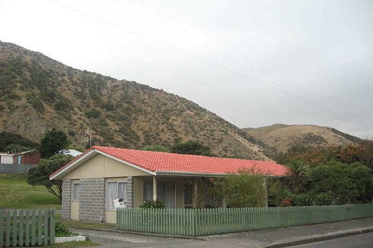 Photo of property in 38 Wellington Road, Paekakariki, 5034