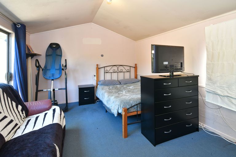 Photo of property in 15 Maori Hut Road, Red Beach, 0932