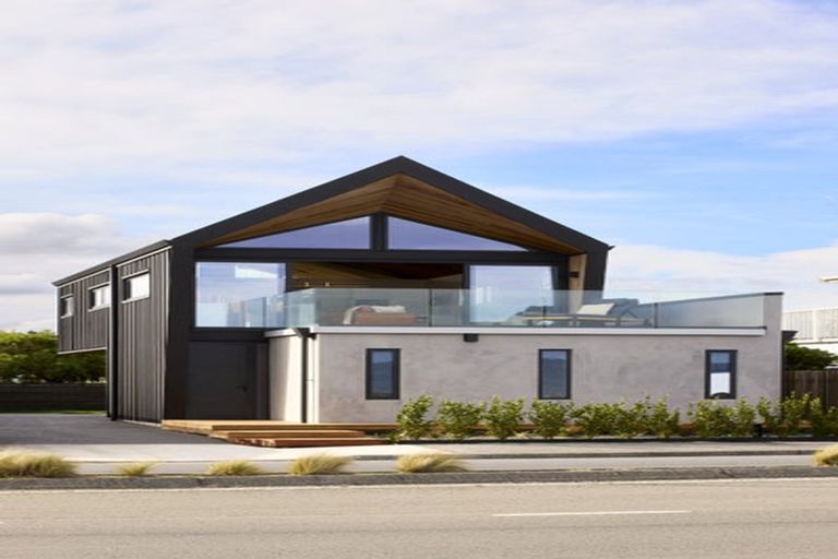 Photo of property in 239 The Esplanade, Petone, Lower Hutt, 5012