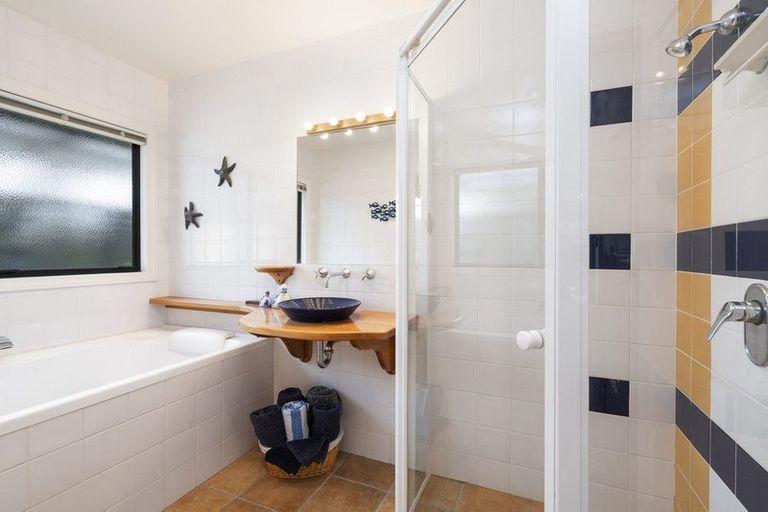 Photo of property in 28 Skudders Beach Road, Kerikeri, 0294