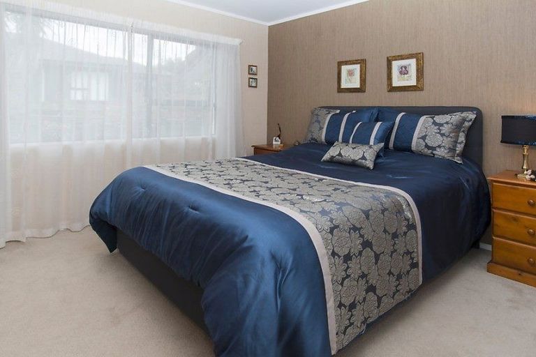 Photo of property in 9 Woodview Rise, Botany Downs, Auckland, 2010