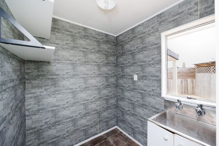 Photo of property in 18 Cumberland Place, Kelvin Grove, Palmerston North, 4414