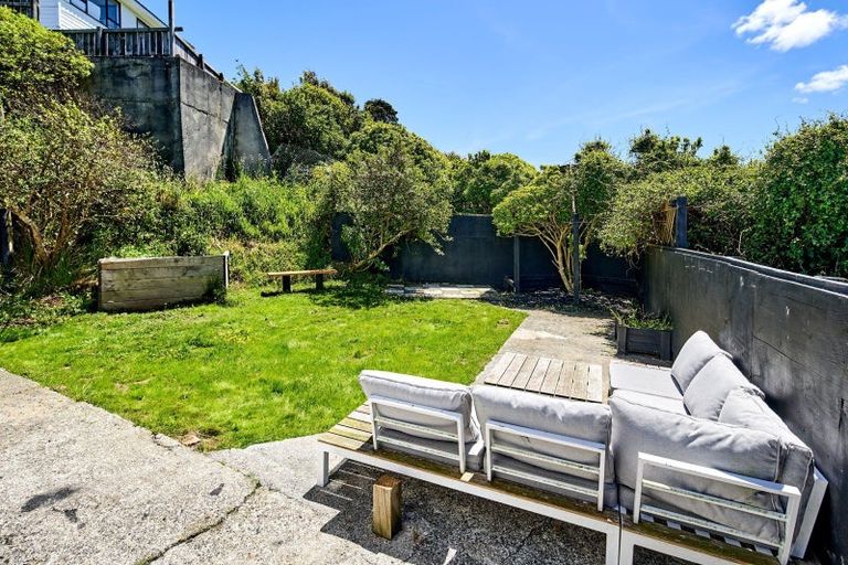 Photo of property in 16b Fernhaven Grove, Newlands, Wellington, 6037