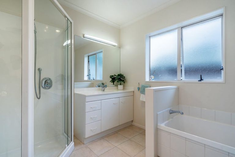 Photo of property in 11 Phoebe Meikle Place, Torbay, Auckland, 0630