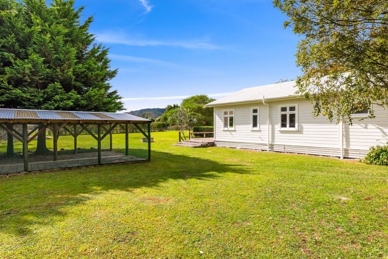 Photo of property in 435 Tararua Road, Levin, 5571