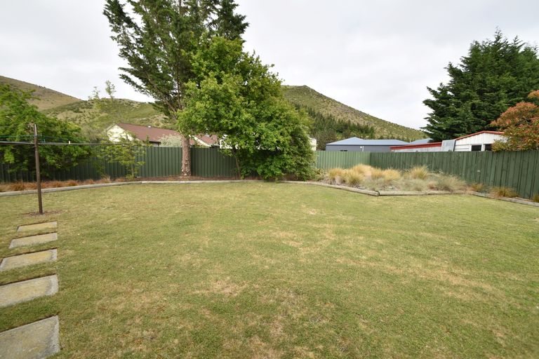 Photo of property in 11 Saint Cuthbert Place, Omarama, 9412