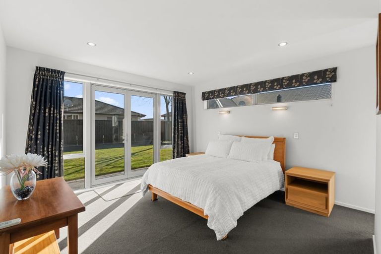 Photo of property in 18 Westpark Drive, Burnside, Christchurch, 8053