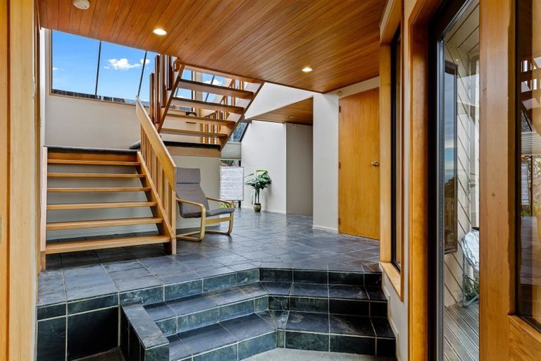 Photo of property in 5 Drayton Drive, Mount Pleasant, Christchurch, 8081