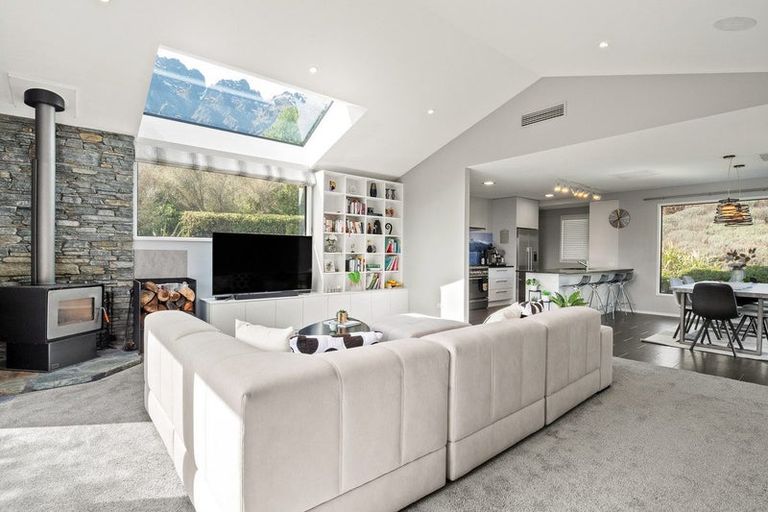 Photo of property in 27 Pendeen Crescent, Jacks Point, Queenstown, 9371