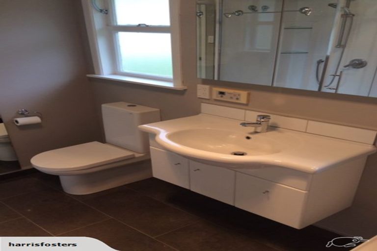 Photo of property in 54 Batchelor Street, Newlands, Wellington, 6037