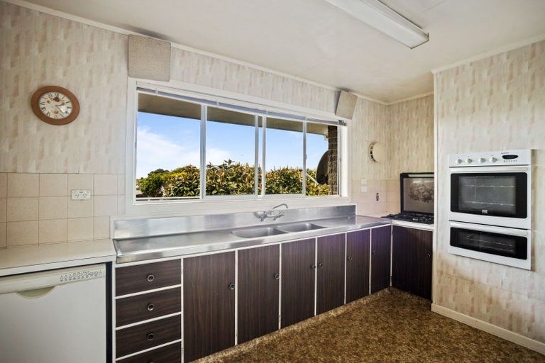Photo of property in 13 Julian Place, Westown, New Plymouth, 4310