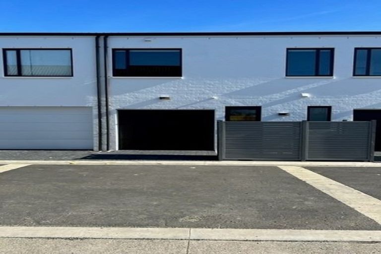 Photo of property in 2/21 Boyes Avenue, Whenuapai, Auckland, 0618