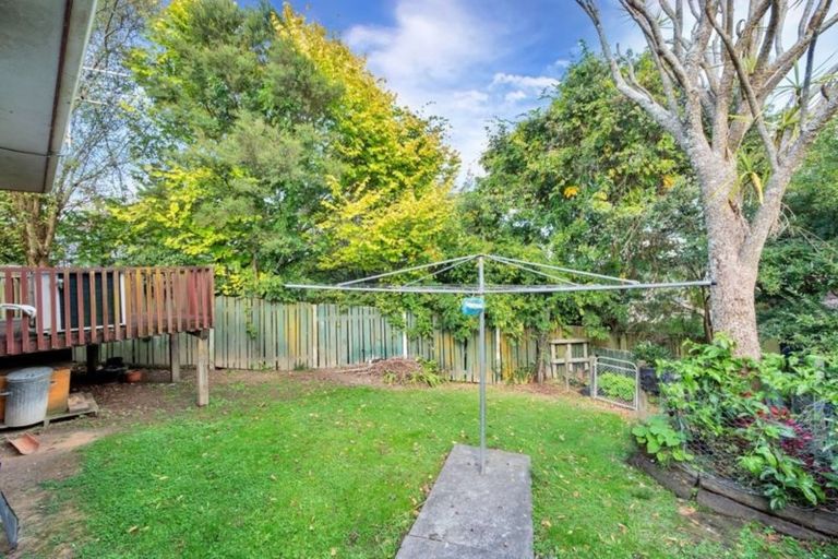 Photo of property in 2/2 Oreil Avenue, West Harbour, Auckland, 0618