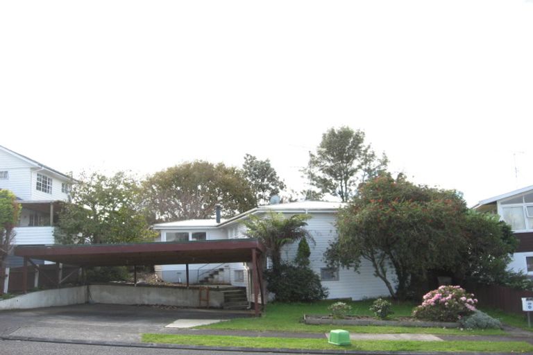 Photo of property in 38 Chatsworth Crescent, Pakuranga Heights, Auckland, 2010
