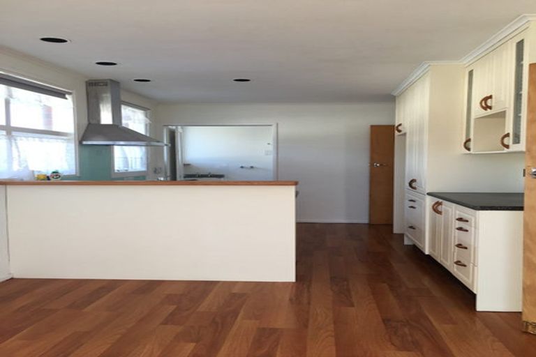 Photo of property in 122 Kings Crescent, Hutt Central, Lower Hutt, 5010