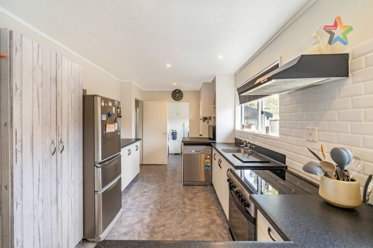 Photo of property in 5 Harvard Grove, Totara Park, Upper Hutt, 5018