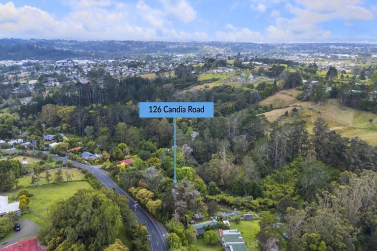 Photo of property in 126 Candia Road, Henderson Valley, Auckland, 0614