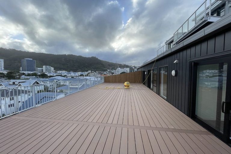 Photo of property in Endeavour Apartments, 6/125 Thorndon Quay, Pipitea, Wellington, 6011