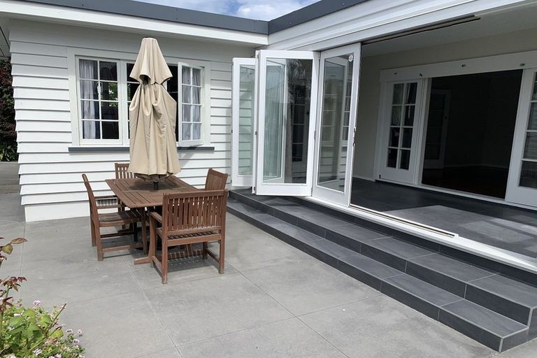 Photo of property in 129 Memorial Avenue, Burnside, Christchurch, 8053