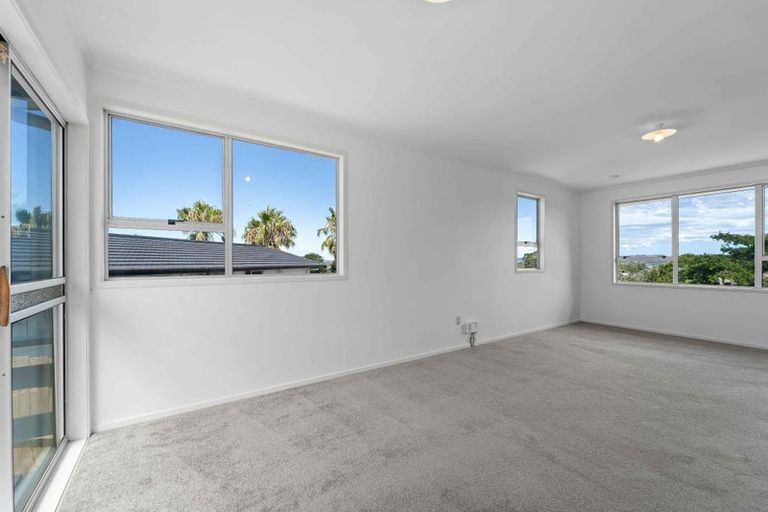 Photo of property in 38 Donovan Avenue, Massey, Auckland, 0614
