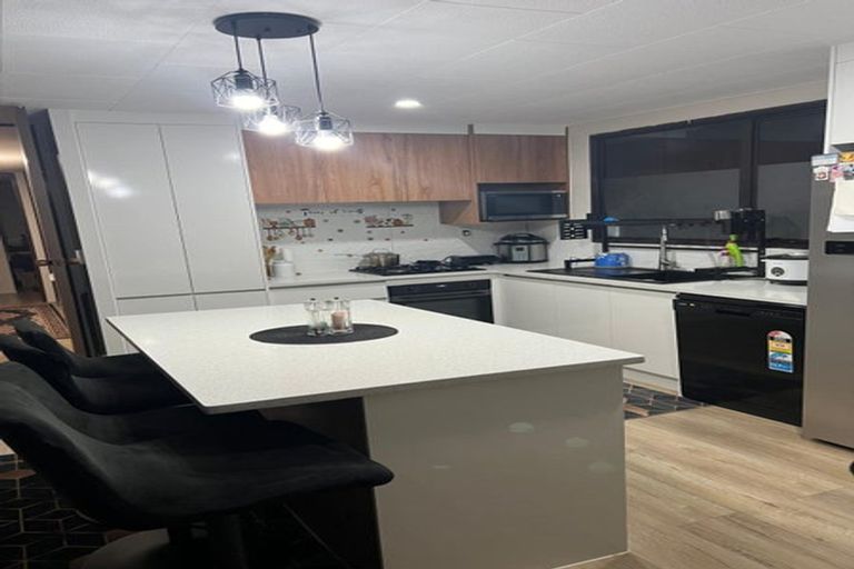 Photo of property in 2/25 Nearco Street, Randwick Park, Auckland, 2105