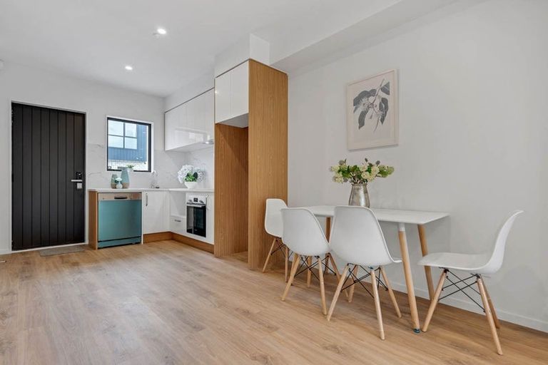 Photo of property in 2/5 Matata Place, Dallington, Christchurch, 8061