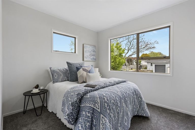 Photo of property in 70 Hutchinsons Road, Bucklands Beach, Auckland, 2014