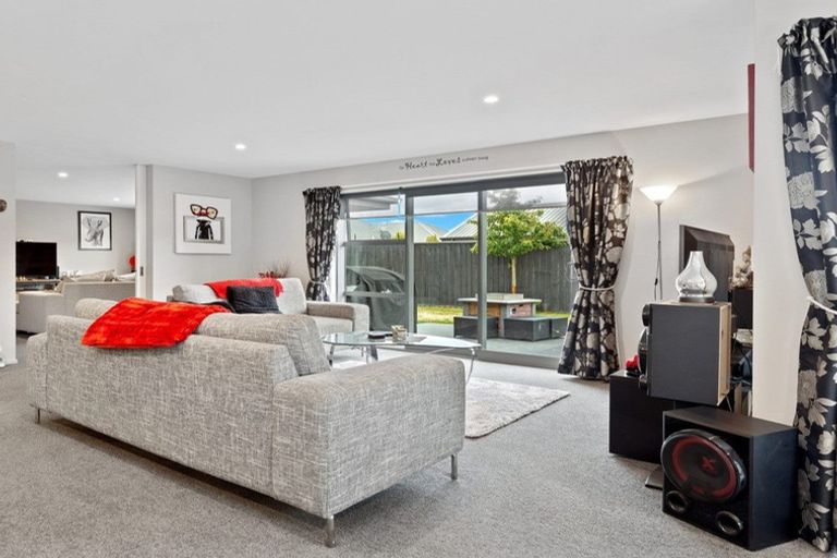 Photo of property in 6 Loeb Place, Rolleston, 7614