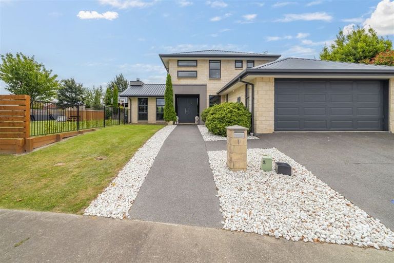 Photo of property in 1 Hawthorn Mews, Rangiora, 7400