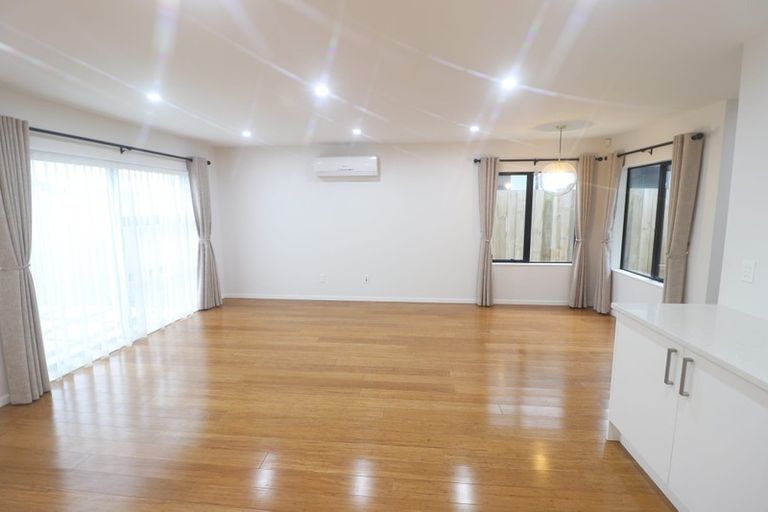 Photo of property in 18 Castlepoint Avenue, Takanini, 2110