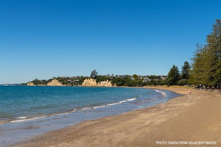 Photo of property in 32 Manly Esplanade, Browns Bay, Auckland, 0630