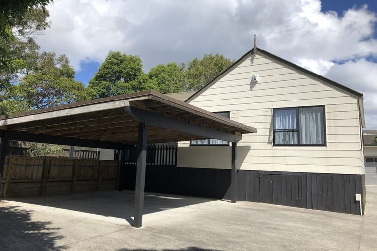 Photo of property in 2 Glucina Place, Glen Eden, Auckland, 0602