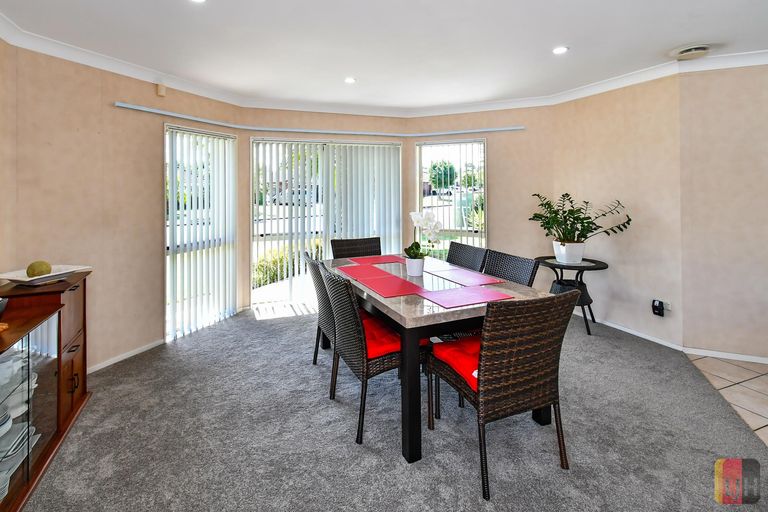 Photo of property in 1 Gairloch Place, Wattle Downs, Auckland, 2103