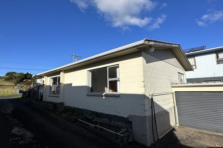 Photo of property in 82 Pioneer Road, Moturoa, New Plymouth, 4310