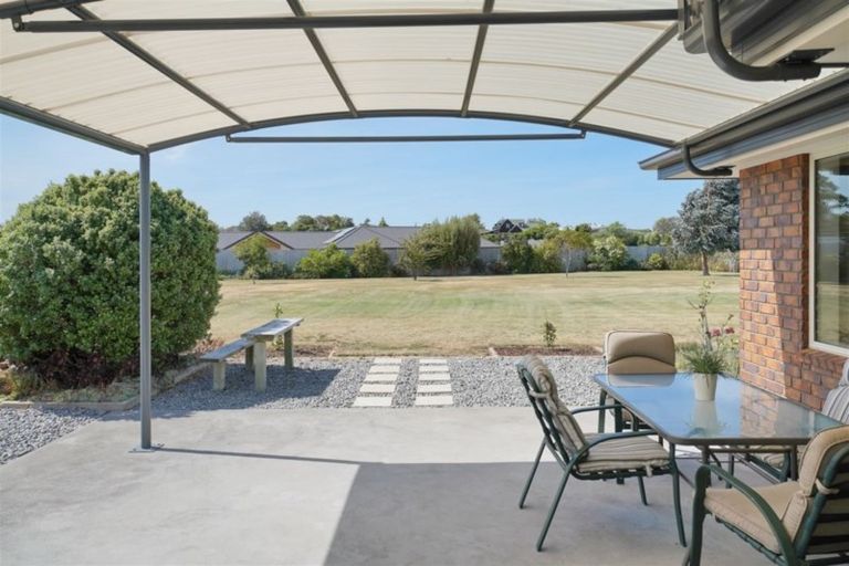 Photo of property in 17 Riverside Way, Amberley, 7410