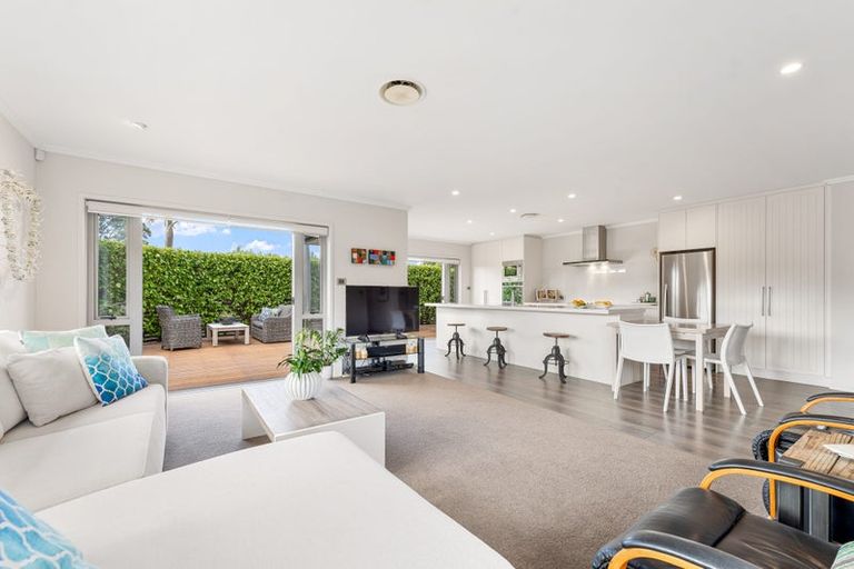 Photo of property in 7 Laurie Street, Red Beach, 0932