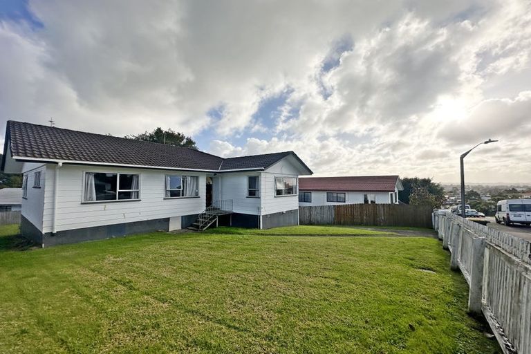 Photo of property in 30 Sungrove Rise, Sunnyvale, Auckland, 0612
