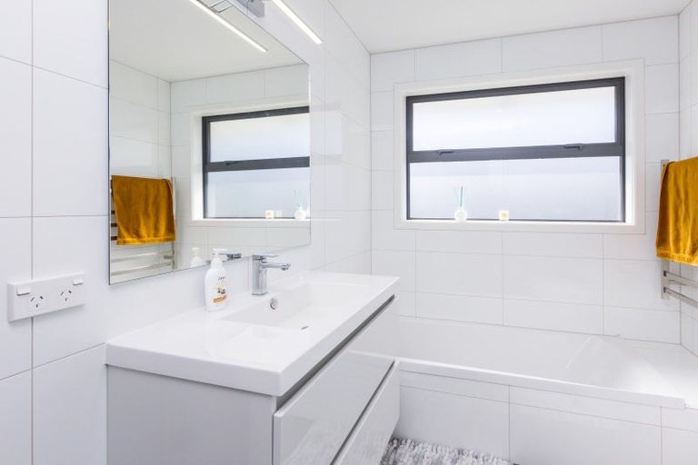 Photo of property in 4a Golders Road, Elderslea, Upper Hutt, 5018