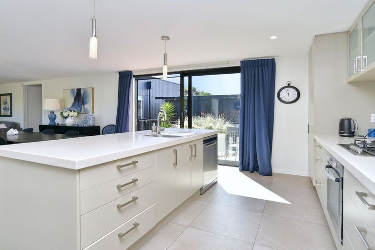 Photo of property in 102 Hills Road, Edgeware, Christchurch, 8013