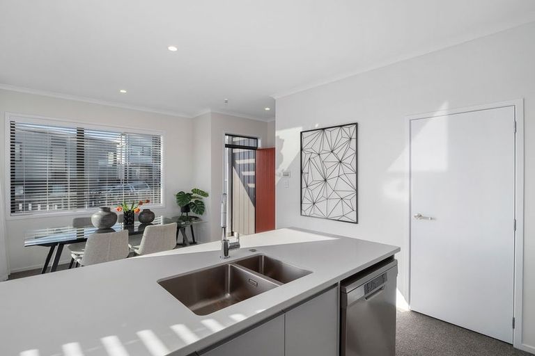 Photo of property in 1 Tuhono Lane, Northcote, Auckland, 0627